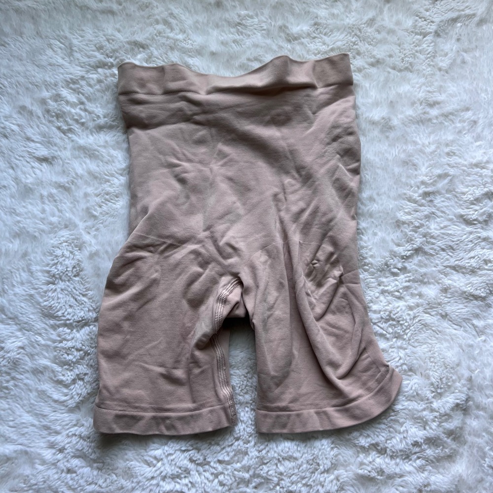 SKIMS Seamless Sculpting Mid Thigh Short High Waist Tan Nude Size Large NWOT - Picture 4 of 8